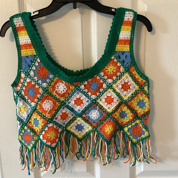 Beautiful top - Picture 2 of 3